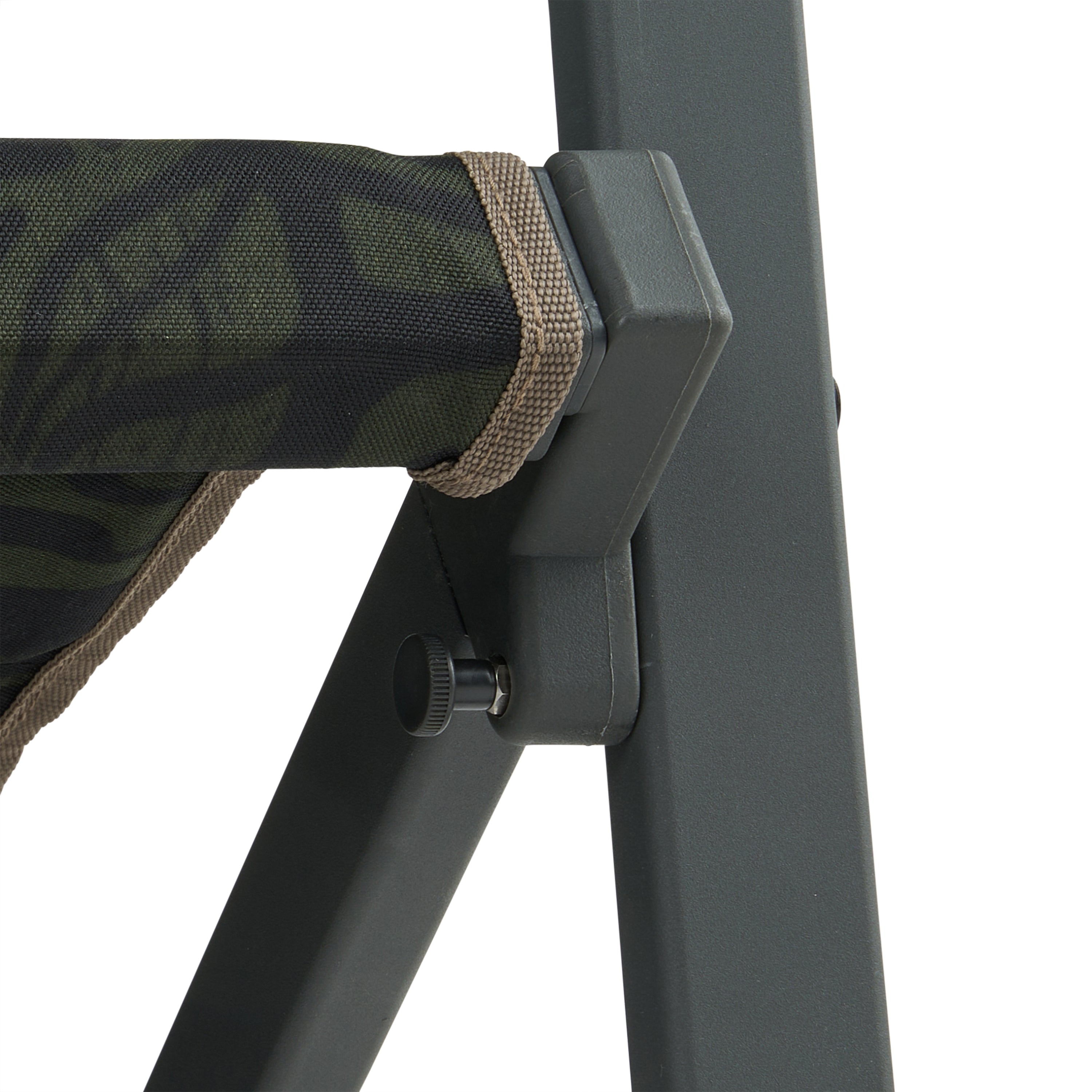 Powdercoated aluminum frame is lightweight and strong