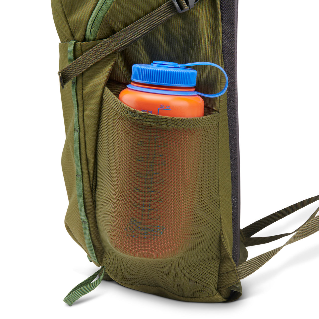 Dual mesh side water bottle pockets