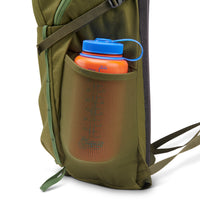 Dual mesh side water bottle pockets